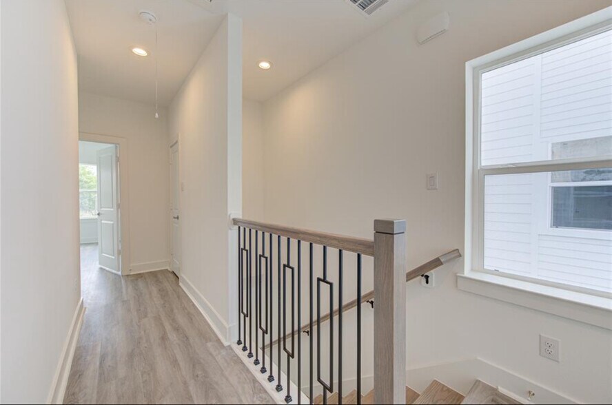 Building Photo - 1102 Paul Quinn St