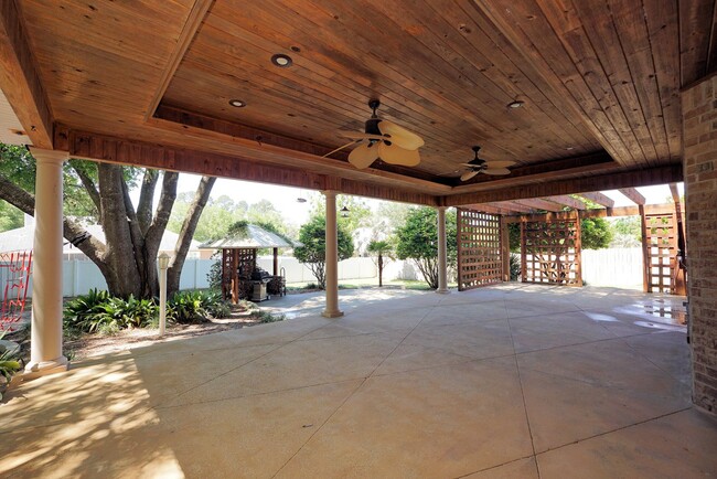 Building Photo - Silver Oaks Community