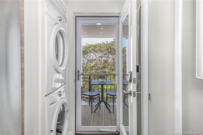 Building Photo - 1289 NE Ocean Blvd