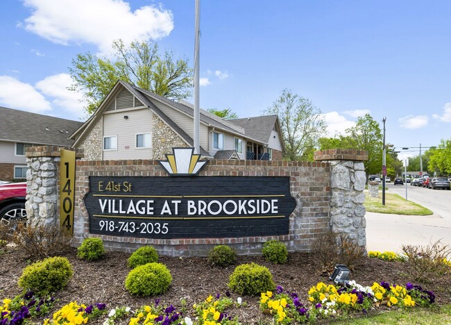 Building Photo - Beautiful 2 Bedroom Downstairs Available NOW!