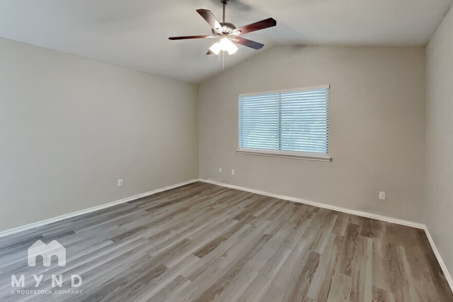 Building Photo - 7413 Waterway Dr