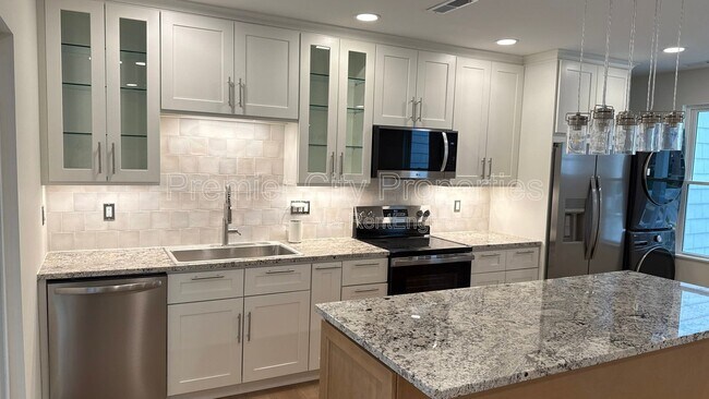 Building Photo - 240 Mcgregor Ave