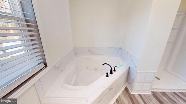 Building Photo - 40750 King Dr