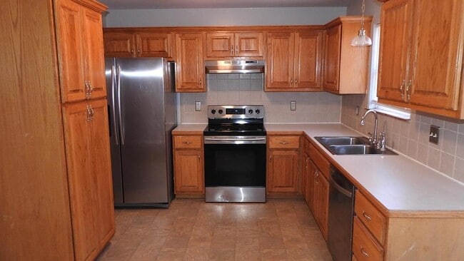 Building Photo - 621 N Downey Ct