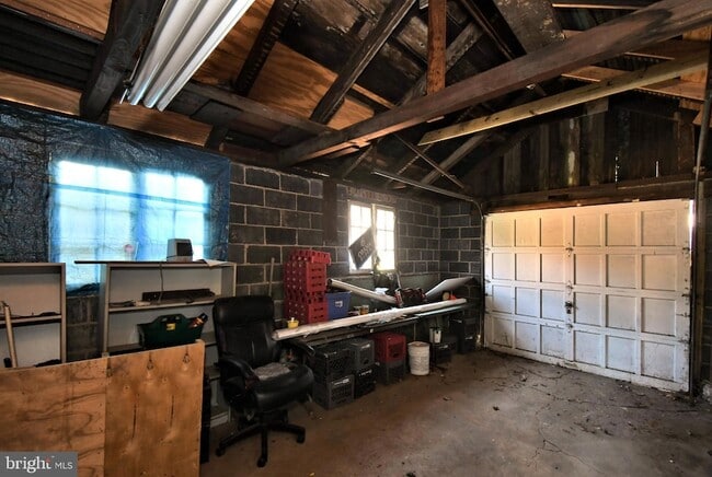 Building Photo - 242 E 8th Ave