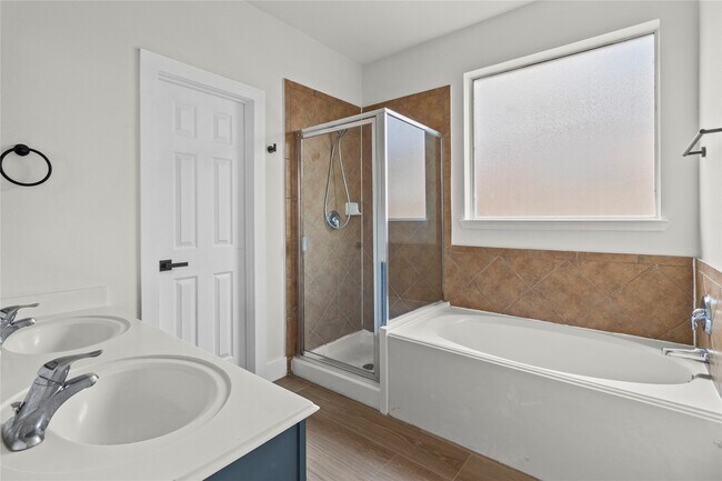 Building Photo - 518 Saffron Ct