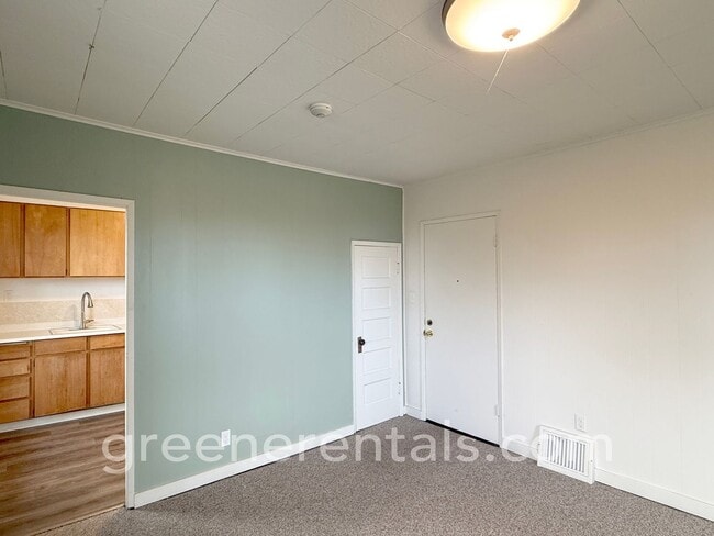 Building Photo - The Linn Apartments