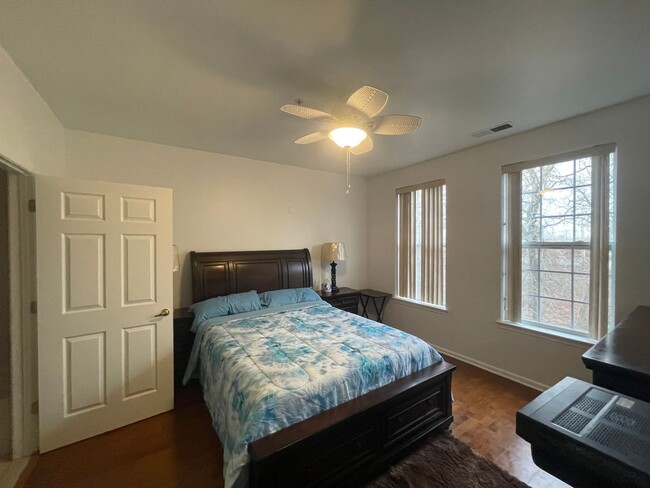 Building Photo - Condo unit 2BR 2 Baths 55+ and older