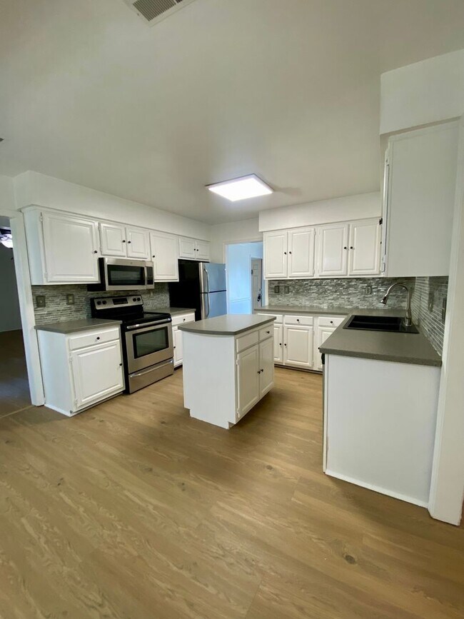 Building Photo - Wesleyan Pines