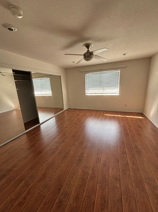 Building Photo - 10208 Pinewood Ave