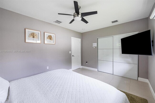 Building Photo - 1019 NE 115th St