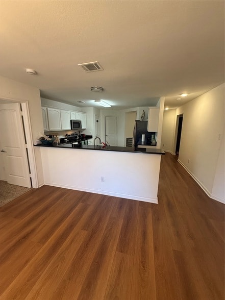 Building Photo - 2034 Kings Forest Dr