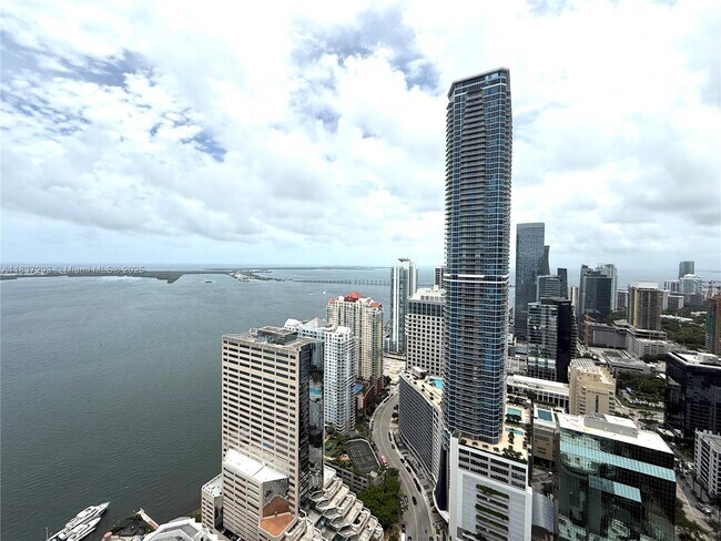 Building Photo - 950 Brickell Bay Dr