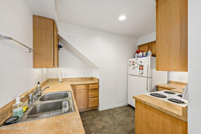 Building Photo - 527 N Jacobus Ave