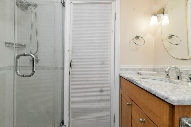 Building Photo - 5 Clarken Ct