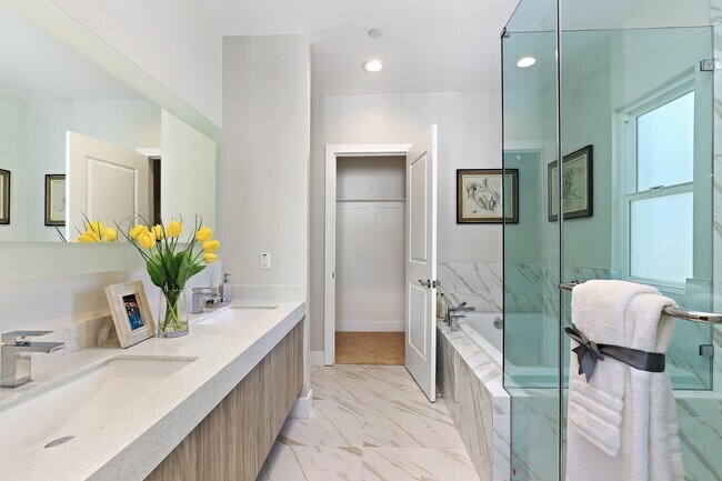 Building Photo - 15 Brookline Way