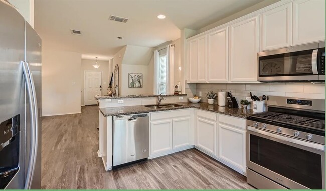 Building Photo - 301 La Dera Dr