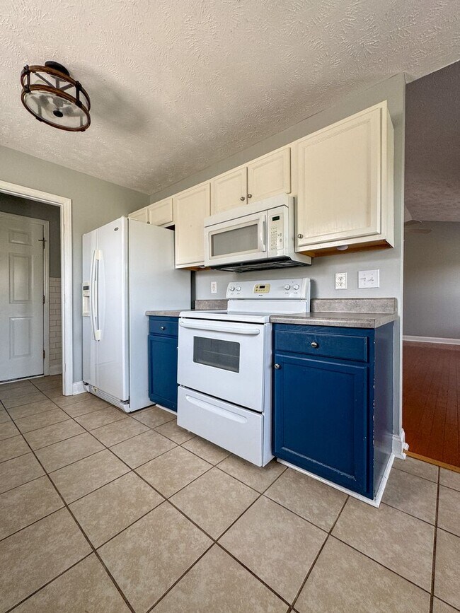 Building Photo - 584 S Buckeye Dr