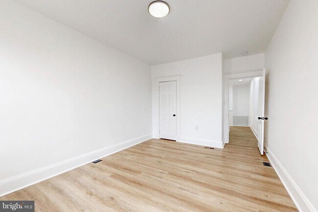 Building Photo - 2320 W Lexington St