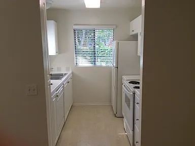 Building Photo - "Charming 1-Bedroom Retreat in Prime Irvine Location – Your Perfect Urban Oasis!"