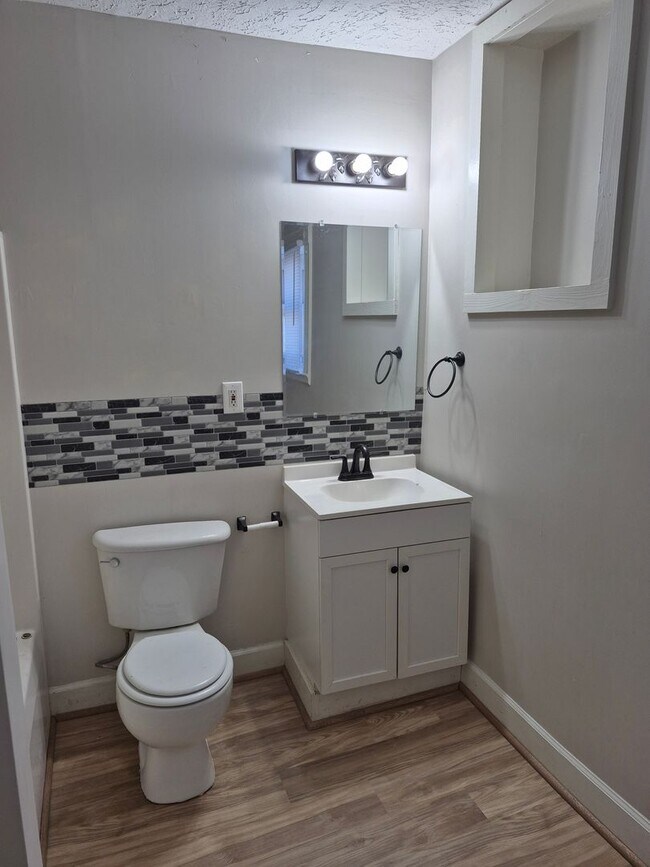 Building Photo - 2101 Park Ave