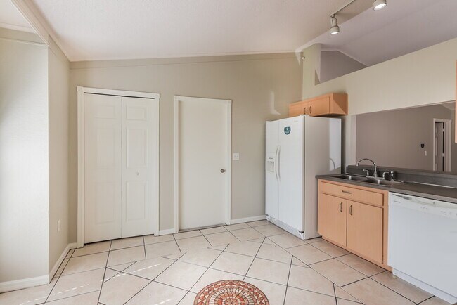 Building Photo - 2738 Hickory Ridge Dr