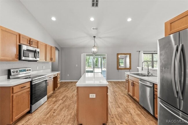 Building Photo - 17 Eugenia Ct N