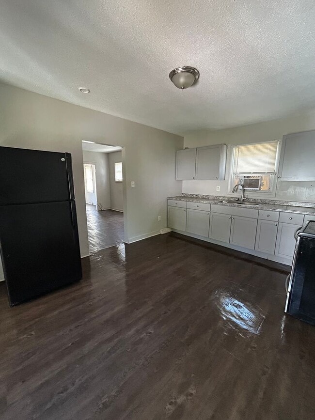 Building Photo - 3 bed 1 bath