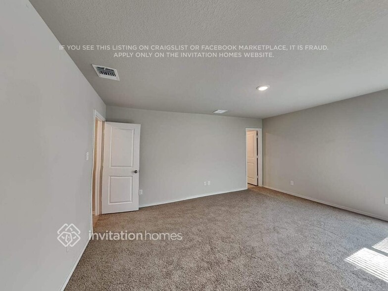 Building Photo - 7335 Avila Vis