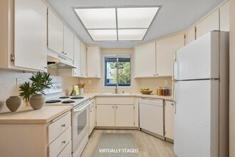 Building Photo - 331 Shadow Run Dr