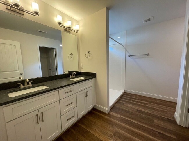 Building Photo - Sign a 12-month lease now and receive the ...
