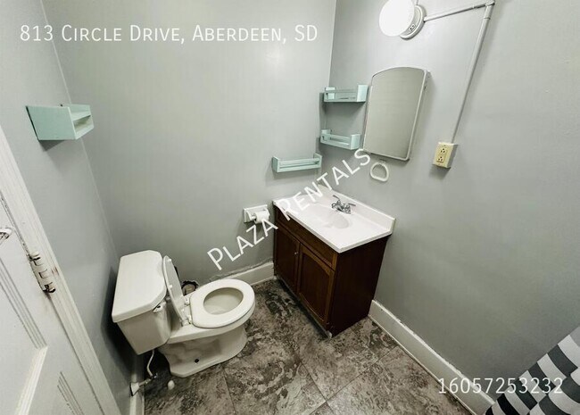 Building Photo - 19 7th Ave SE