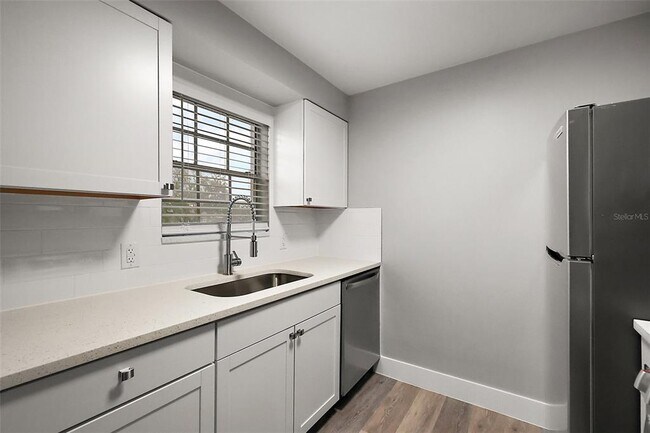 Building Photo - 420 S Palmetto St