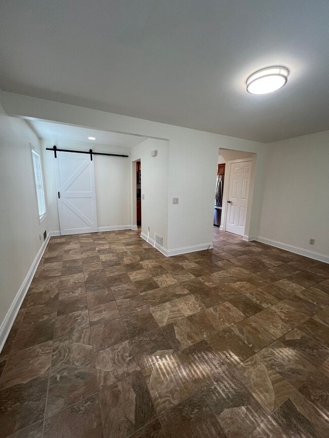 Building Photo - 3 Bed, 1.5 Bath Near U of R, Strong & Coll...