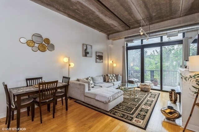 Primary Photo - 833 W 15th Pl