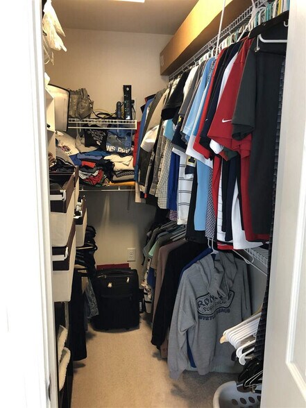 Building Photo - Room in Townhome on Macedonia Lake Dr
