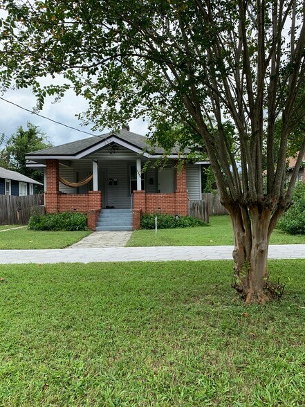 Cozy home - 2243 Gilmore St