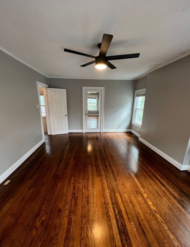 Building Photo - Charming 3-Bed Home Near Loose Park & Plaza!