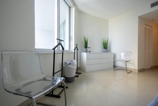 Building Photo - 335 S Biscayne Blvd