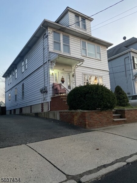 Building Photo - 47 Van Cleve Ave
