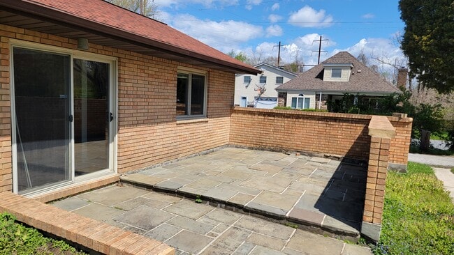 Building Photo - 340 Potomac Ave