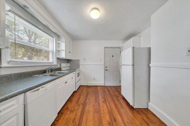 Building Photo - 1228 Wasena Ave SW