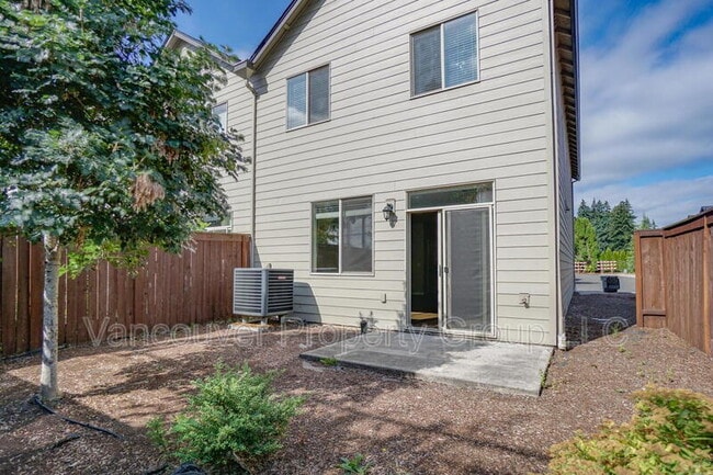 Building Photo - 5809 NE 71st Ave