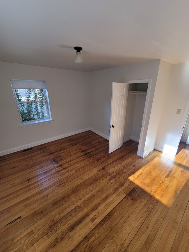 Building Photo - 1403 N Scott St