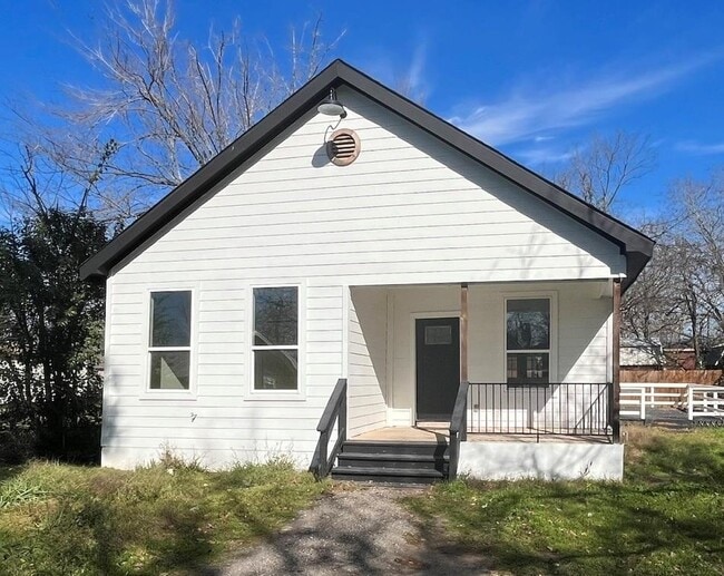 Primary Photo - 115 Ila St