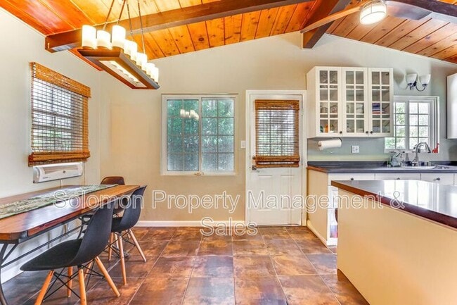 Building Photo - 901 Eucalyptus Ave