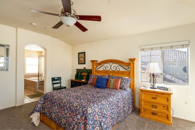 Building Photo - Gated Community 2 Bed/2 Bath Condo Furnished Long term Boat deep garage