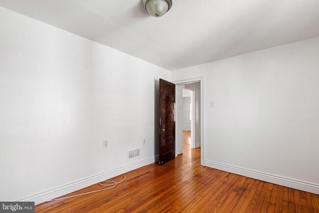 Building Photo - 27 Reamer Ave