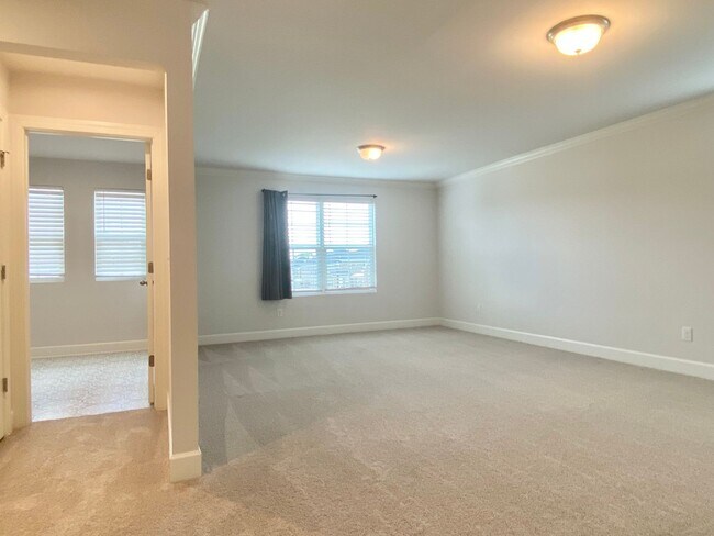 Building Photo - 4 Bedroom, 3 Bath Home w/ 2 Car Garage