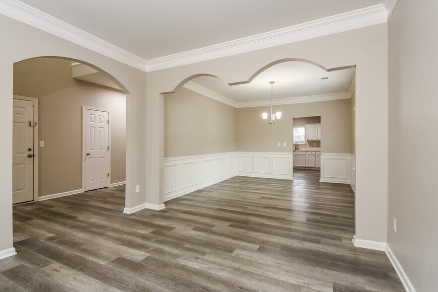 Building Photo - 4213 Kenwood Trail